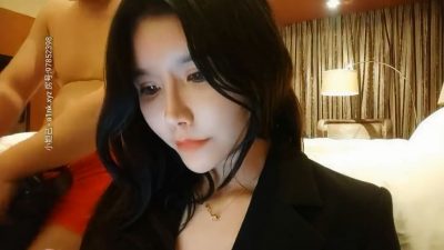 《新一代女探花》两个网红脸外围女套路嫖客 宾馆开房玩双飞偷拍