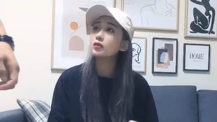 高 顔 值 鴨 舌 帽 妹 子 翹 屁 股 掰 穴 69 大 力 抽 插
