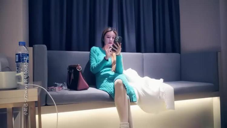 【AI画质修复】绿色长裙御姐，掰穴舔逼近距离拍摄站立侧入后入