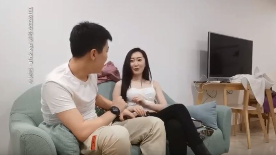 约了个高颜值大长腿衬衣外围妹子，先聊聊天增进感情再开始干侧入后入抽插